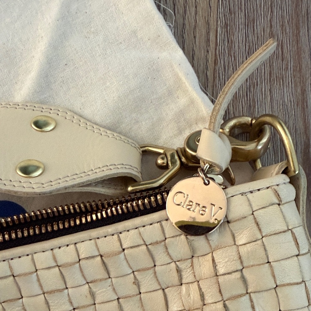 Clare V. Moyer Messenger - Picture 3 of 9